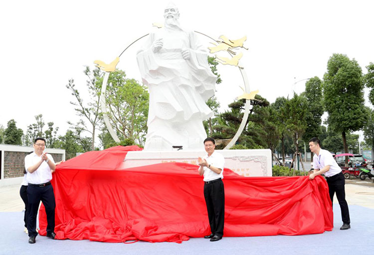 朱金平、陳遠(yuǎn)為善卷雕像揭幕